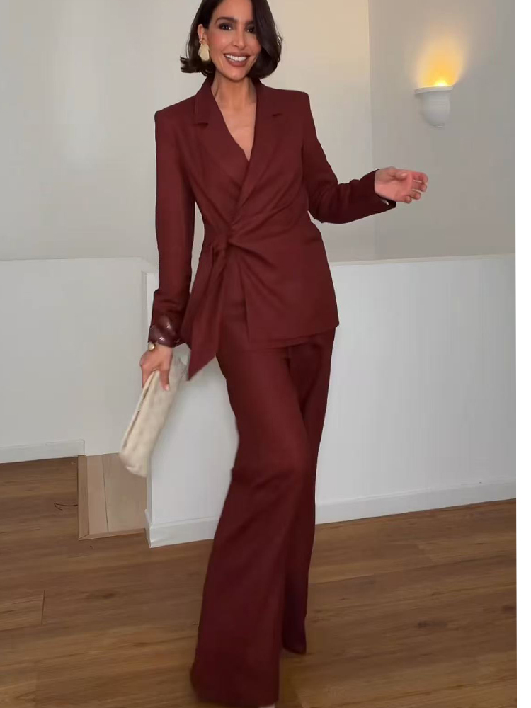Women'S Formal Wear With Pants - بدلة رسمية أنيقة للسيدات العاملات في
